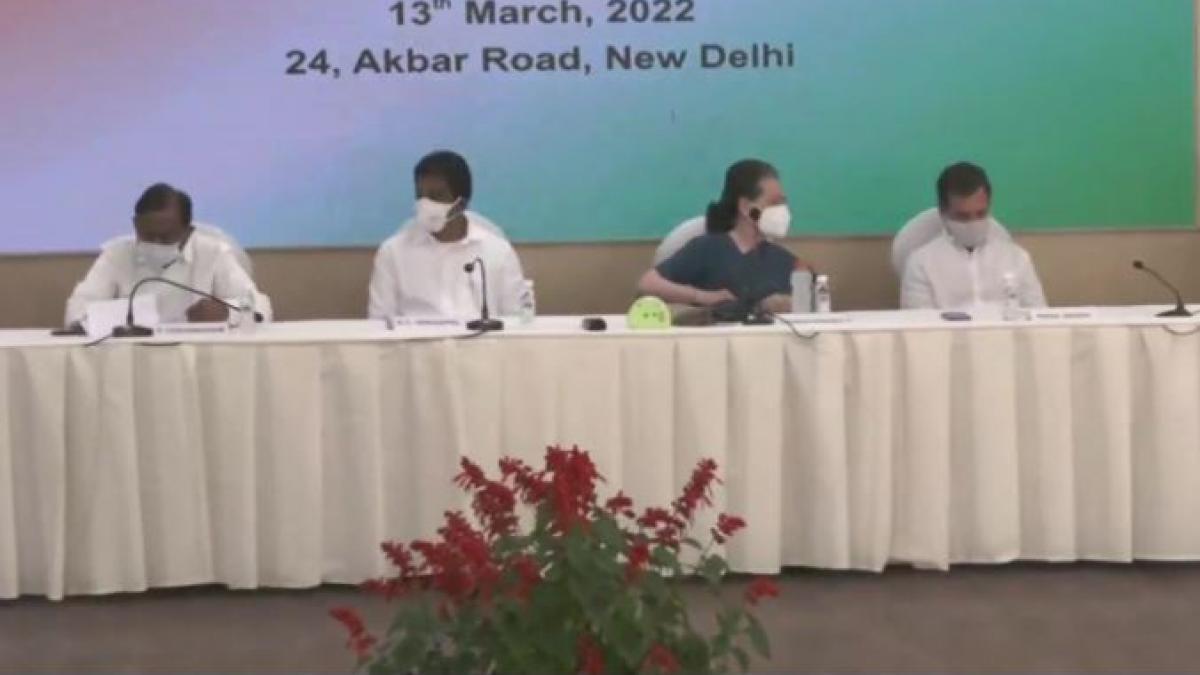 दिल्ली में कांग्रेस का मंथन 