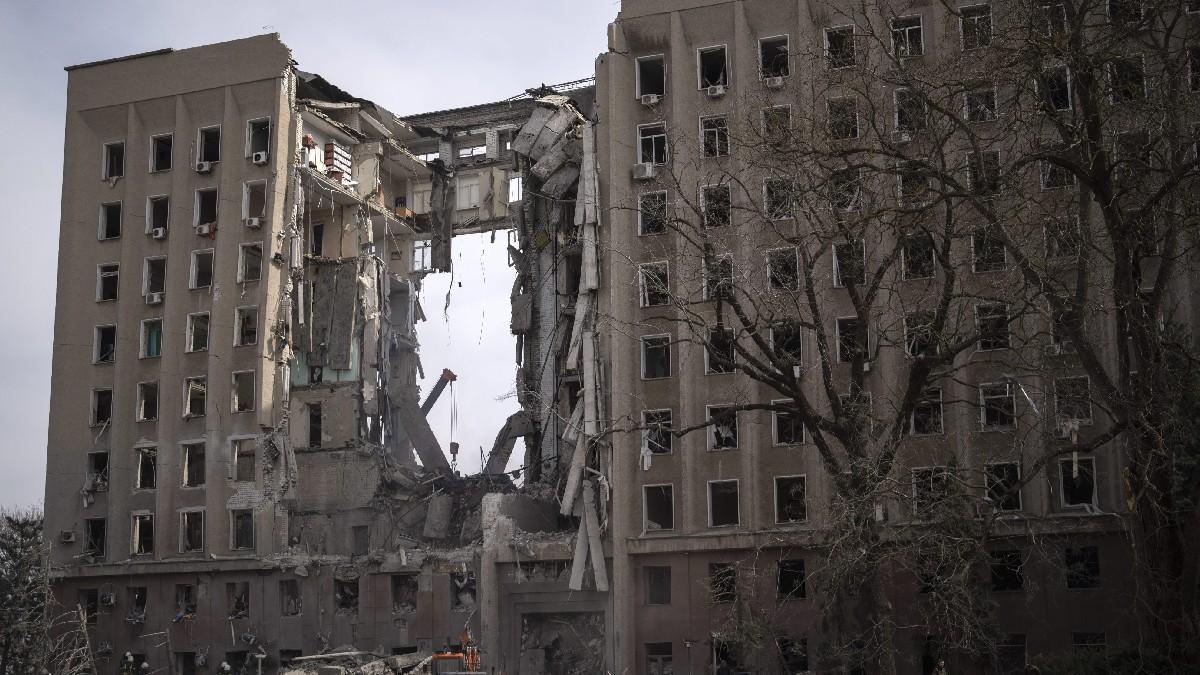 मायकोलाइव की सरकारी इमारत पर रूसी अटैक.