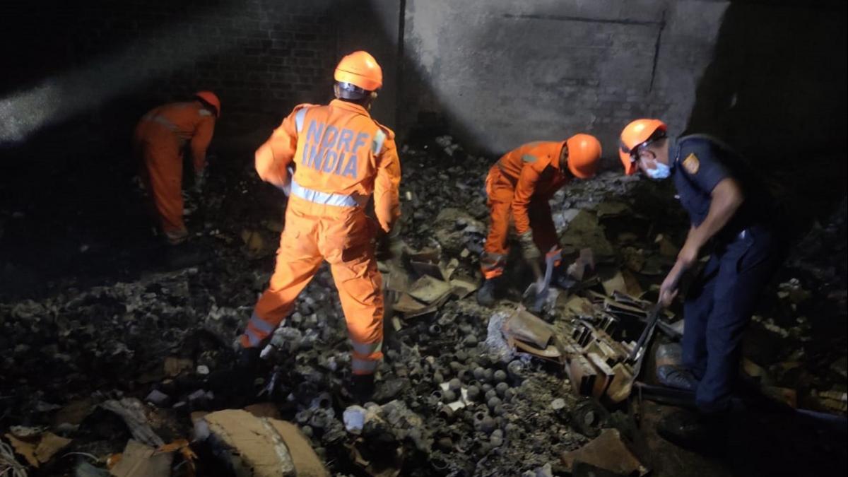 मौके पर एनडीआरएफ की टीम भी पहुंची थी.