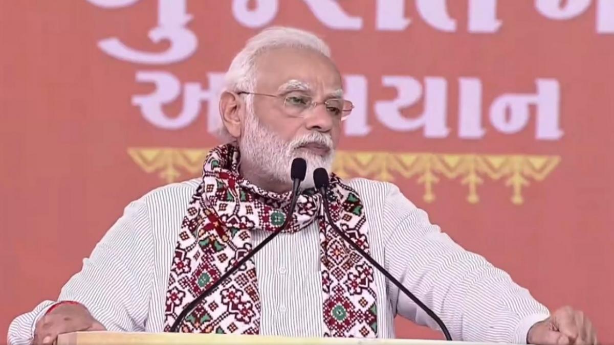 प्रधानमंत्री नरेंद्र मोदी ने वडोदरा में कार्यक्रम को संबोधित किया.