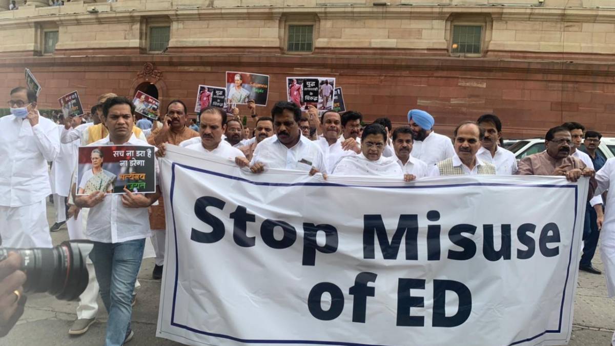 ED के सामने सोनिया गांधी की पेशी को लेकर, कांग्रेसने संसद से किया वॉकआउट