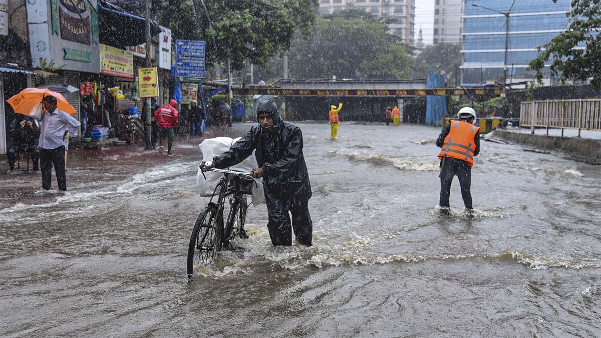 Heavy Rainfall in Maharashtra, Mumbai waterlogged (फोटो-PTI)
