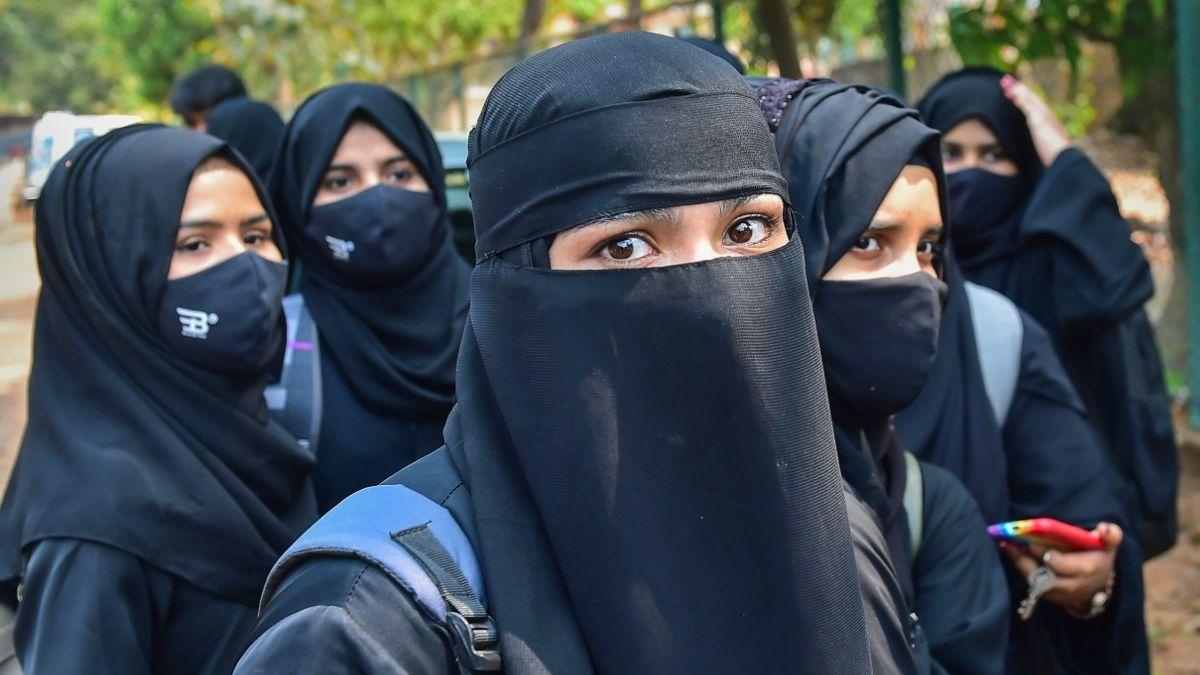 सुप्रीम कोर्ट की बड़ी बेंच करेगी हिजाब विवाद पर सुनवाई