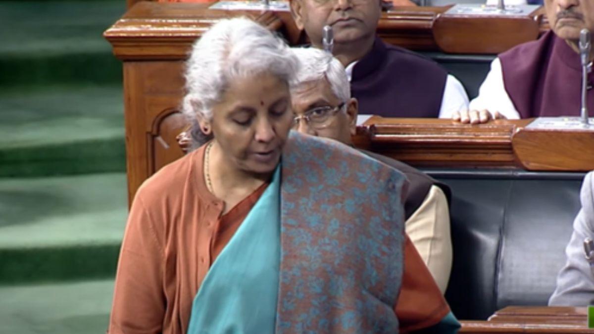 वित्त मंत्री निर्मला सीतारमण ने आर्थिक सर्वे किया पेश