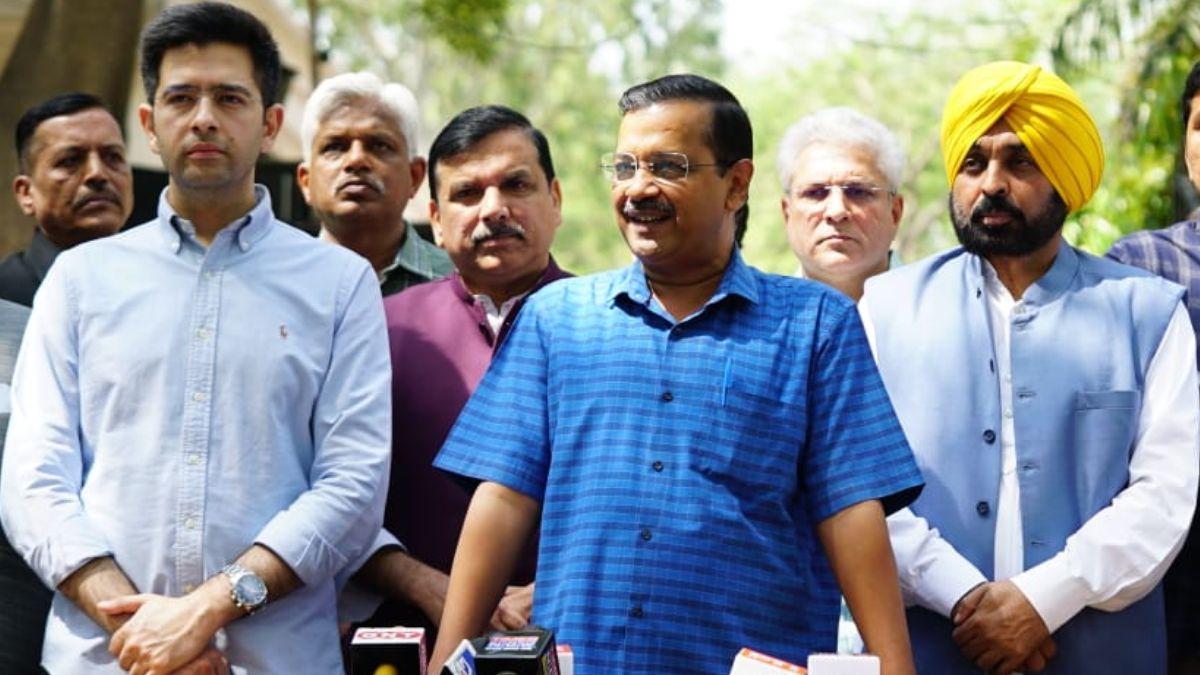 अरविंद केजरीवाल से पूछताछ को लेकर सीबीआई मुख्यालय के बाहर सुरक्षा बढ़ाई गई 