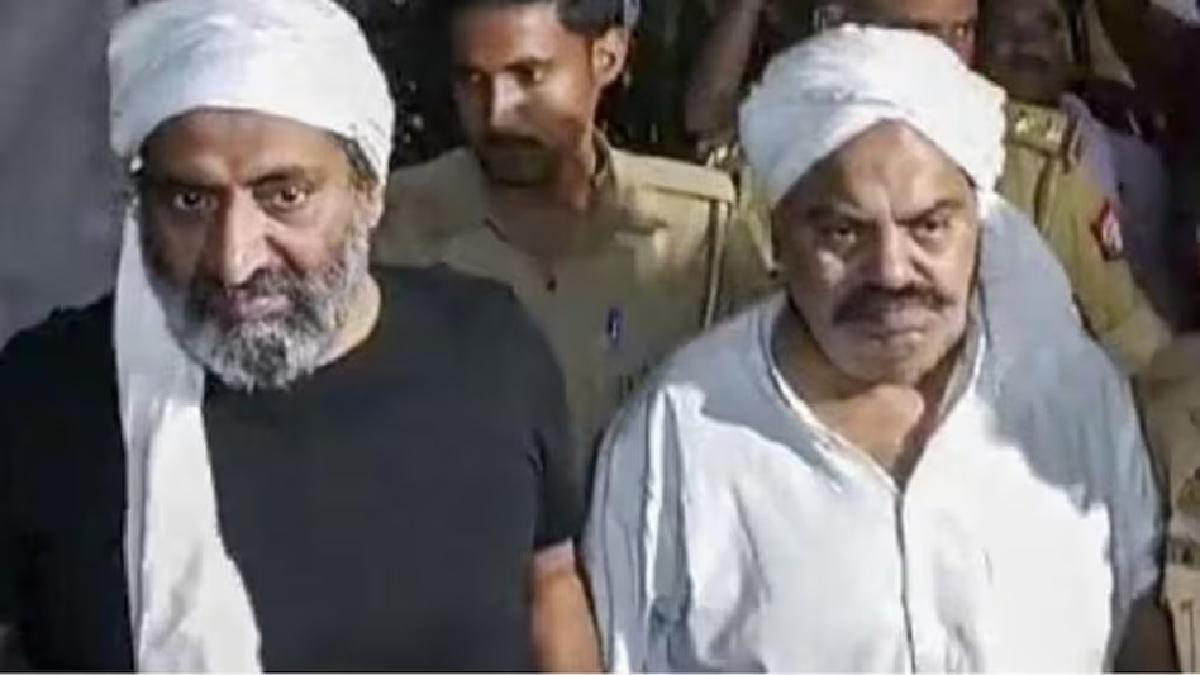 अतीक-अशरफ को कसारी-मसारी कब्रिस्तान में दफनाया गया