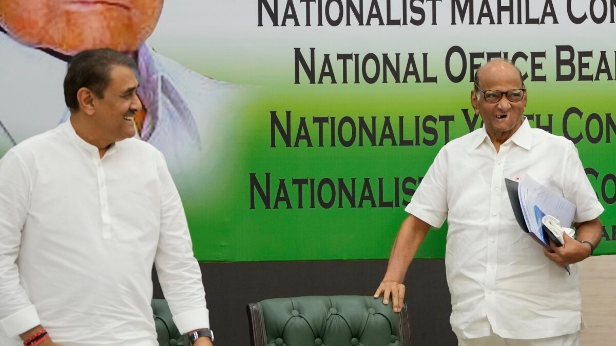 प्रफुल्ल पटेल के साथ शरद पवार