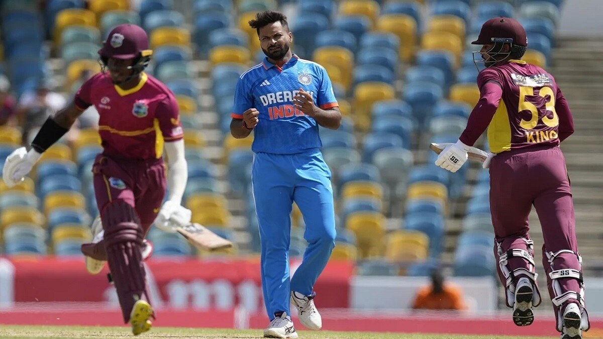 वेस्टइंडीज के खिलाफ भारतीय तेज गेंदबाज मुकेश कुमार. (Getty)