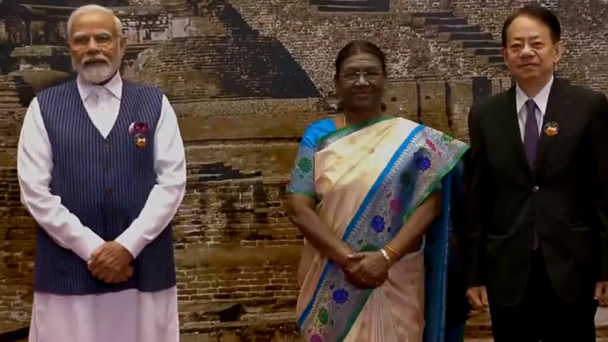 राष्ट्रपति द्रौपदी मुर्मू भारत मंडपम पहुंचीं