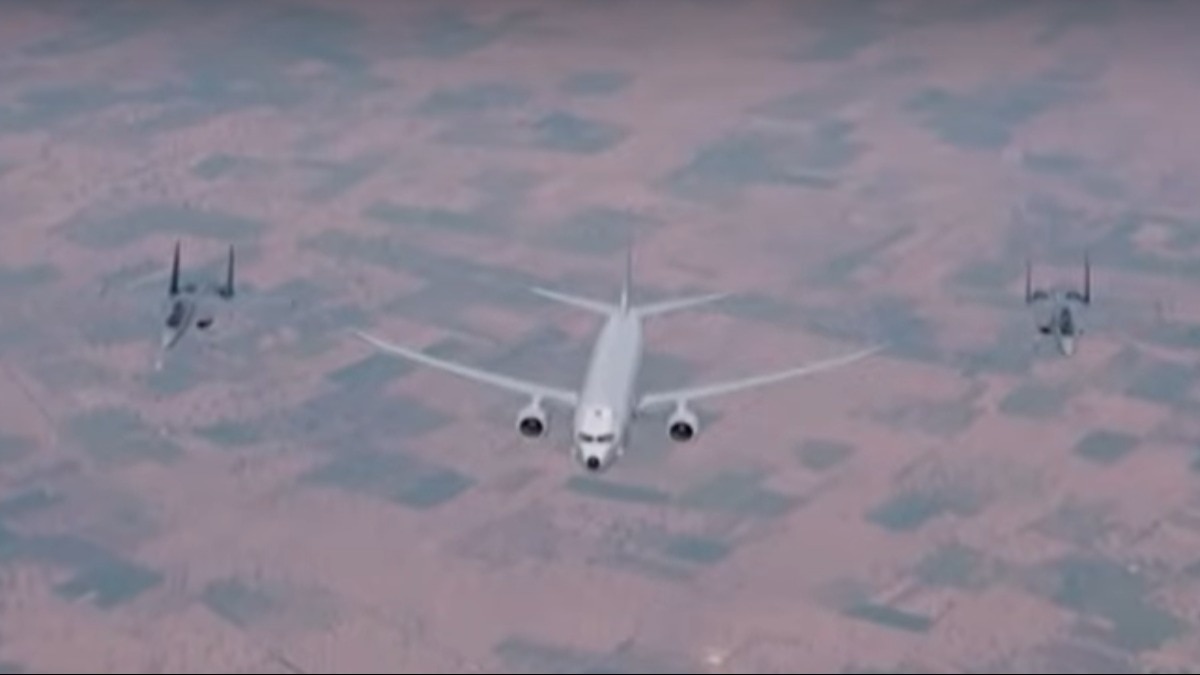 Republic Day 2024 Live: मार्चिंग दस्ता, आसमान में तेजस-राफेल की गर्जना और महिला शक्ति का डेयरडेविल एक्ट... रिपब्लिक डे पर दिखा भारत का दम