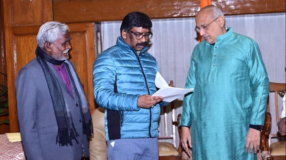 Hemant Soren Arrest News Live: हेमंत सोरेन की गिरफ्तारी का मामला सुप्रीम कोर्ट पहुंचा, वकील सिब्बल बोले- चुनाव से पहले सभी को गिरफ्तार कर लिया जाएगा