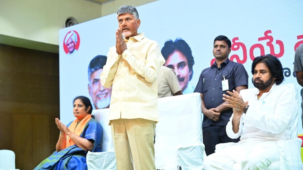 Chandrababu Naidu takes oath as Andhra Chief Minister, Pawan Kalyan sworn in as minister
