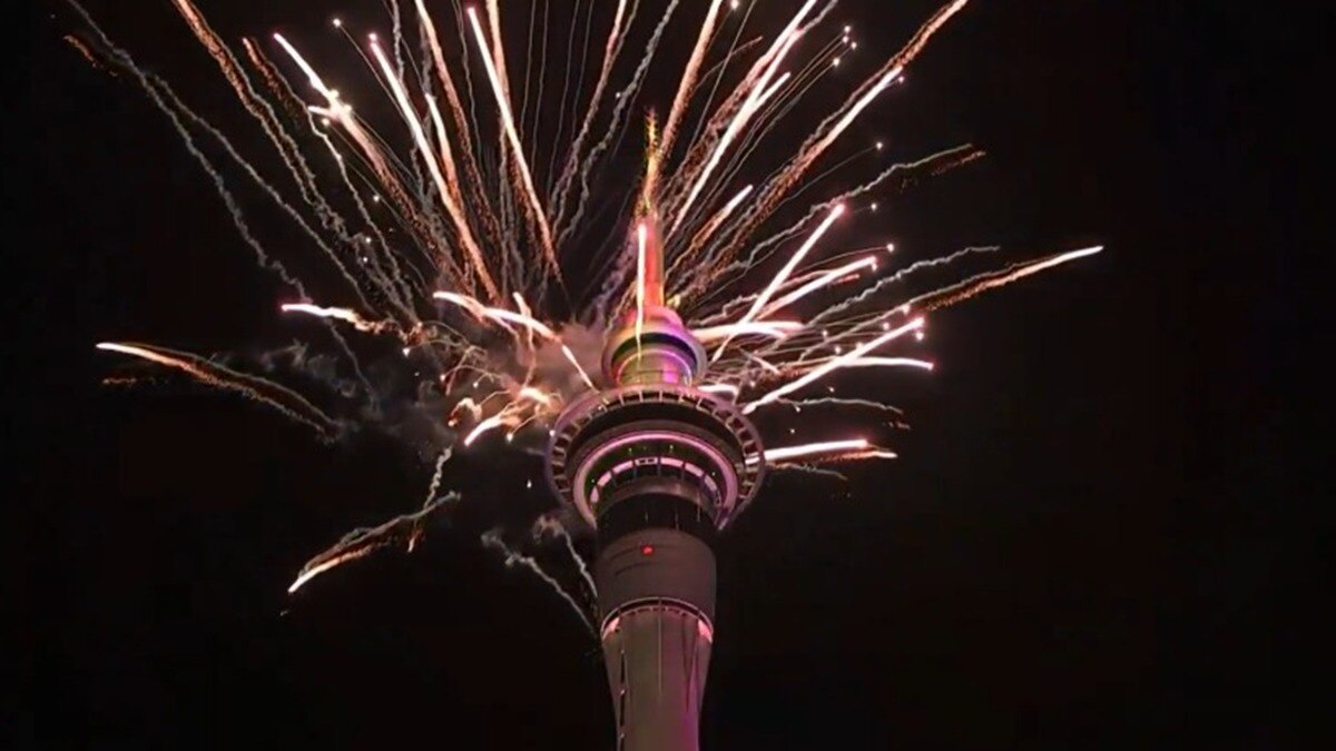 LIVE: न्यूजीलैंड ने सबसे पहले किया साल 2025 का स्वागत, ऑकलैंड में जोरदार जश्न