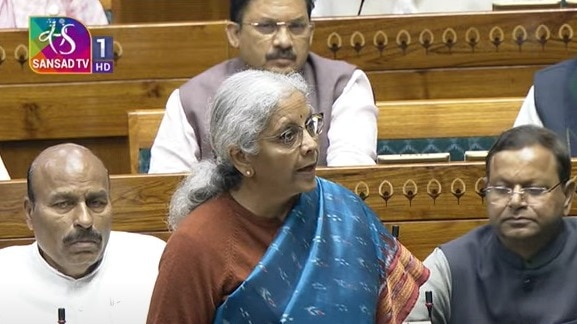 वित्त मंत्री निर्मला सीतारमण ने लोकसभा में पेश किया आर्थिक सर्वेक्षण