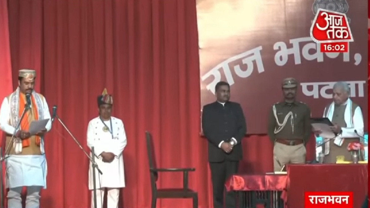 Bihar Cabinet Expansion Live: नीतीश कैबिनेट का हुआ विस्तार, बीजेपी के 7 विधायक बने मंत्री