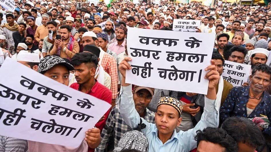 वक्फ एक्ट के खिलाफ याचिकाओं पर सुप्रीम कोर्ट में सुनवाई हो रही है