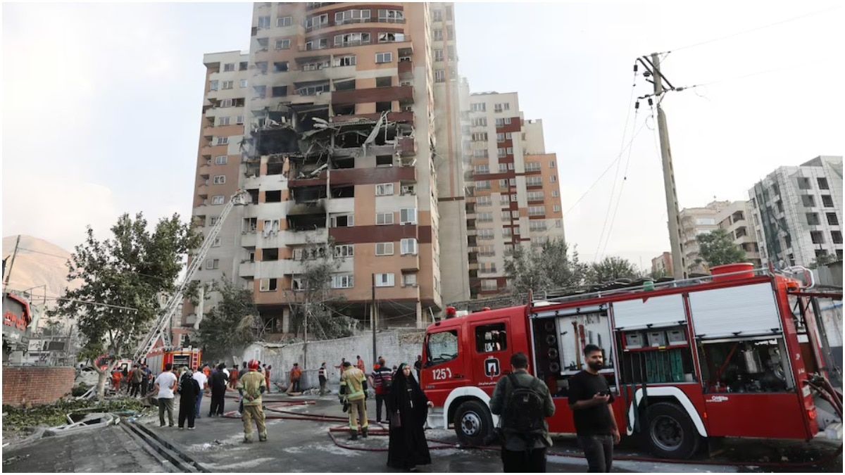 Israel strikes Iran Live Updates: तेहरान की बिल्डिंगों पर गिरे बम, ईरानी न्यूक्लियर साइट्स और मिसाइल अड्डों पर ड्रोन अटैक, इजरायल के 'ऑपरेशन राइजिंग लायन' की हर डिटेल