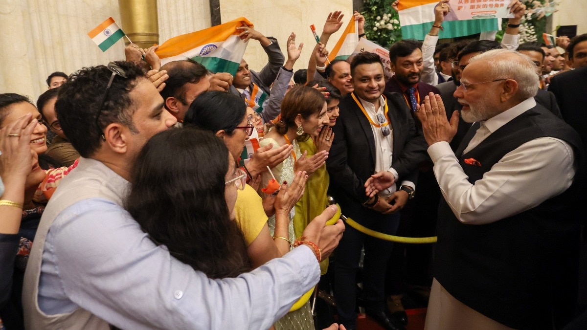 चीनी अधिकारियों ने तिआनजिन में प्रधानमंत्री मोदी का स्वागत किया. (Photo: X/@narendramodi)