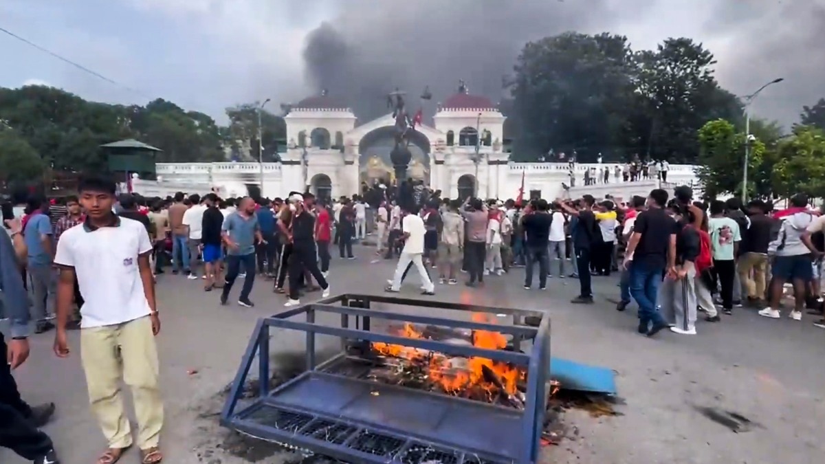 युवाओं के आक्रोश के सामने झुकी नेपाल की सरकार (Photo: PTI)