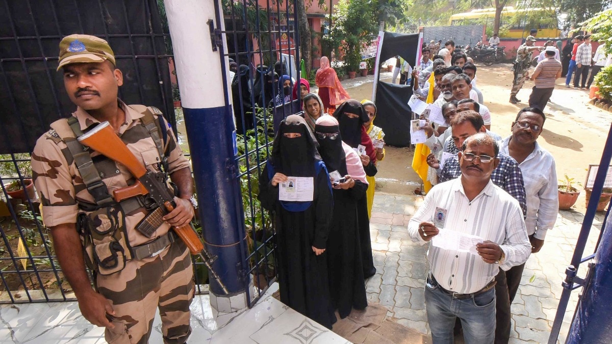 बिहार विधानसभा चुनाव फेज 1 वोटिंग (Photo: PTI)