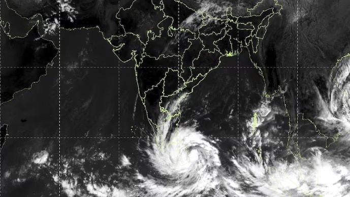 Cyclone Ditwah and Senyar LIVE: इन 4 राज्यों के तीन हो जाएं सावधान, रफ्तार पकड़ रहा साइक्लोन दित्वा, सेन्यार का भी असर बरकरार