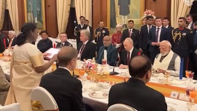 पुतिन के सम्मान में राष्ट्रपति भवन में डिनर का आयोजन (Photo: ITG)