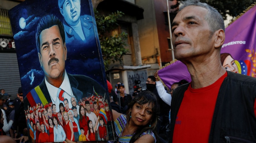 Venezuela Crisis : अमेरिकी सैन्य ऑपरेशन में राष्ट्रपति निकोलस मादुरो गिरफ्तार, क्यूबा के 32 अधिकारी मारे गए 1 695b15345c0ae venezuela us tensions 053439166 695b15345c0ae venezuela us tensions 053439166 Venezuela Crisis