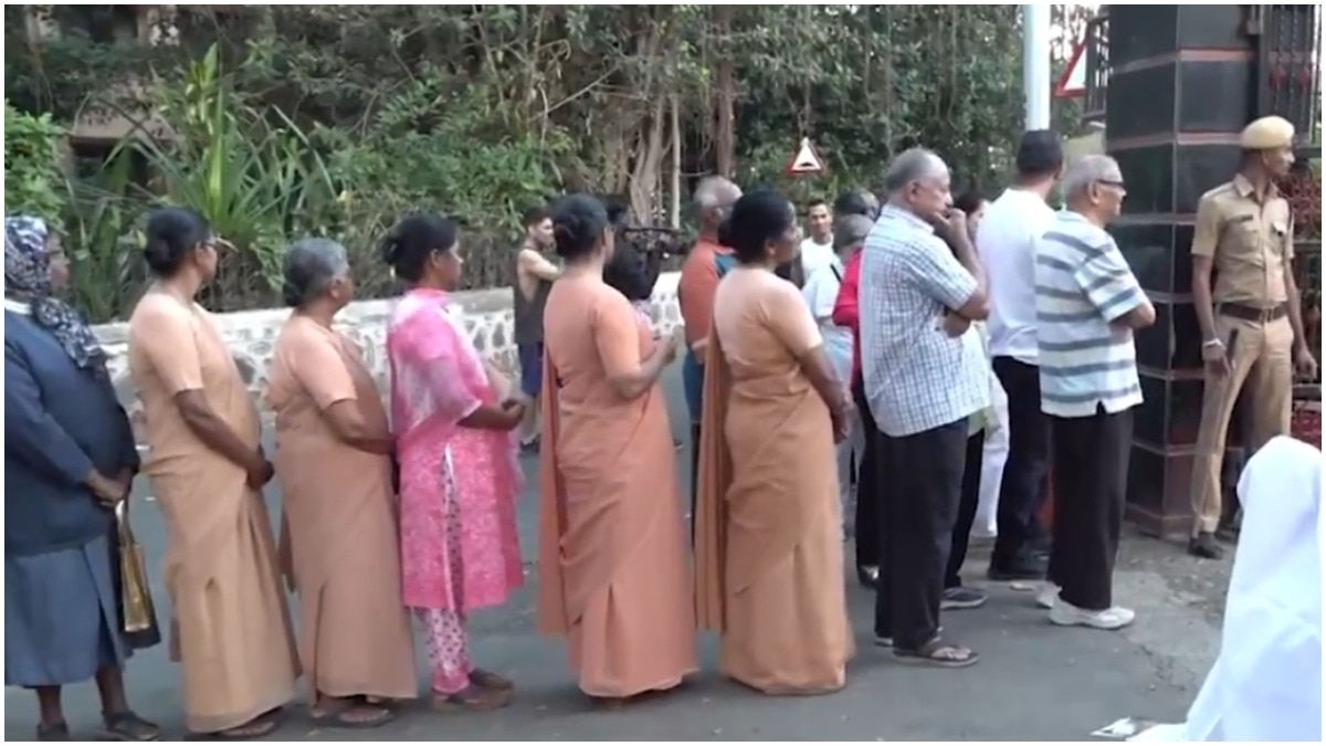  People queue up to cast their votes at Mount Mary Convent High School during the BMC Election 2026.