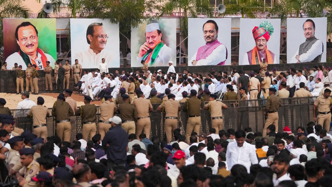 पंचतत्व में विलीन हुए अजित पवार, नम आंखों से बारामती ने दी अपने "दादा" को विदाई 2 पंचतत्व में विलीन हुए अजित पवार