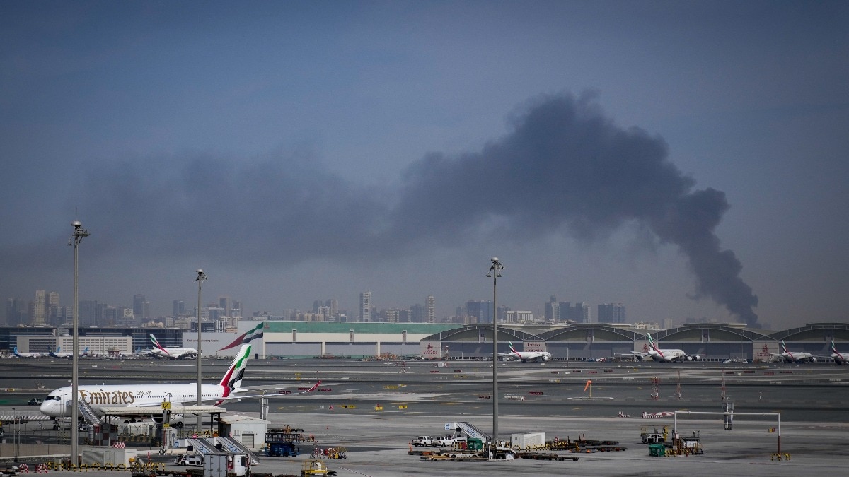 यूएई पर ईरान का हमला बंद नहीं हुआ है. (Photo: AP)