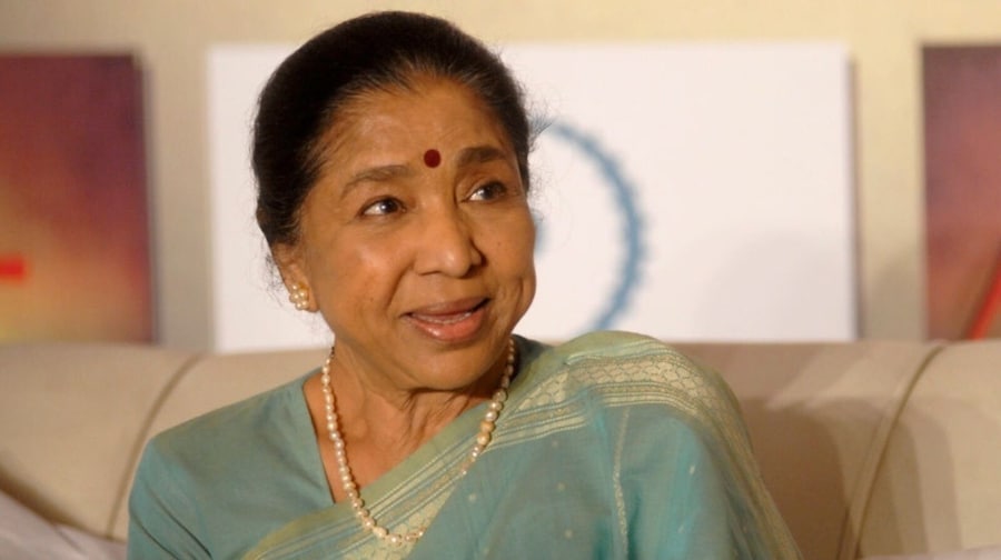 Asha Bhosle Live Health Update: अस्पताल में भर्ती हैं 92 साल की आशा भोसले, कैसी है तबीयत? - asha bhosle breach candy hospital live health update cardiac arrest tmovf - AajTak