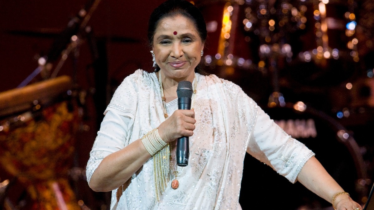 Asha Bhosle (Photo by Jack Vartoogian/Getty Images)