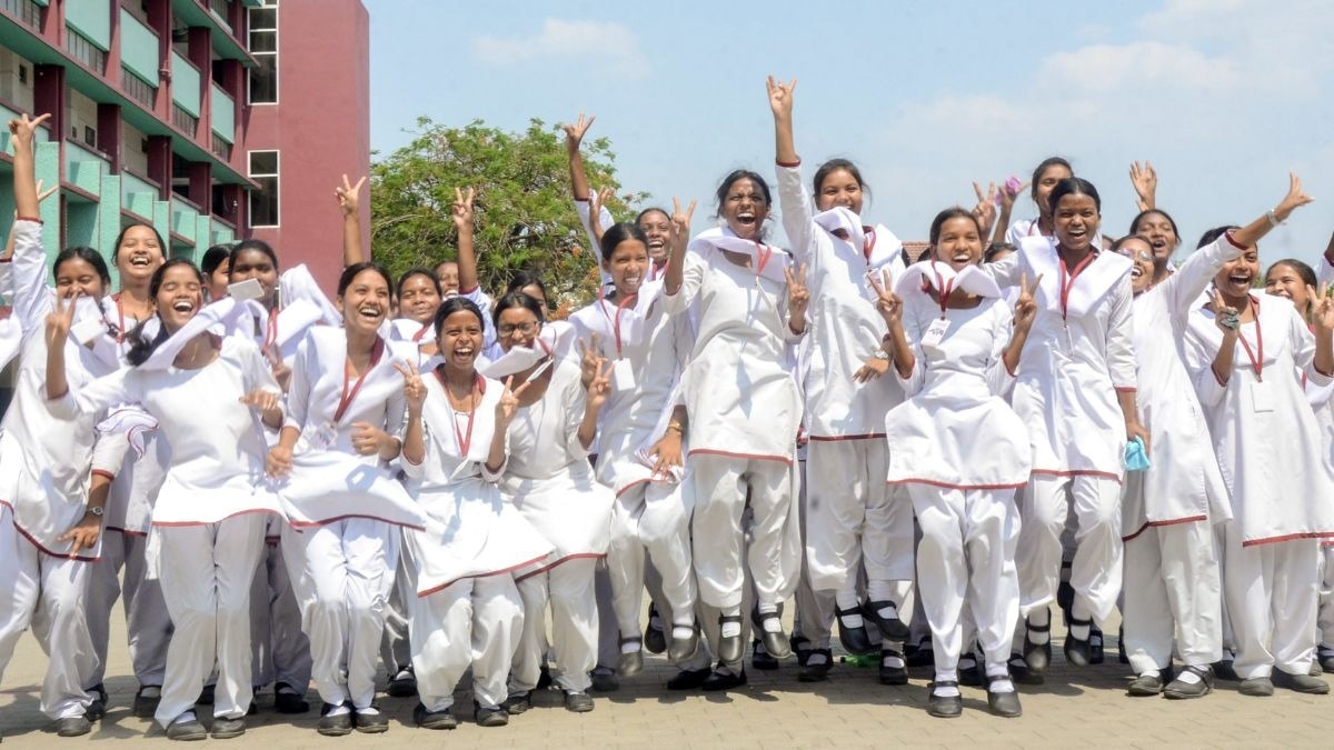 27 लाख छात्रों का इंतजार खत्म, यूपी बोर्ड 10वीं का रिजल्ट बस कुछ घंटे में...