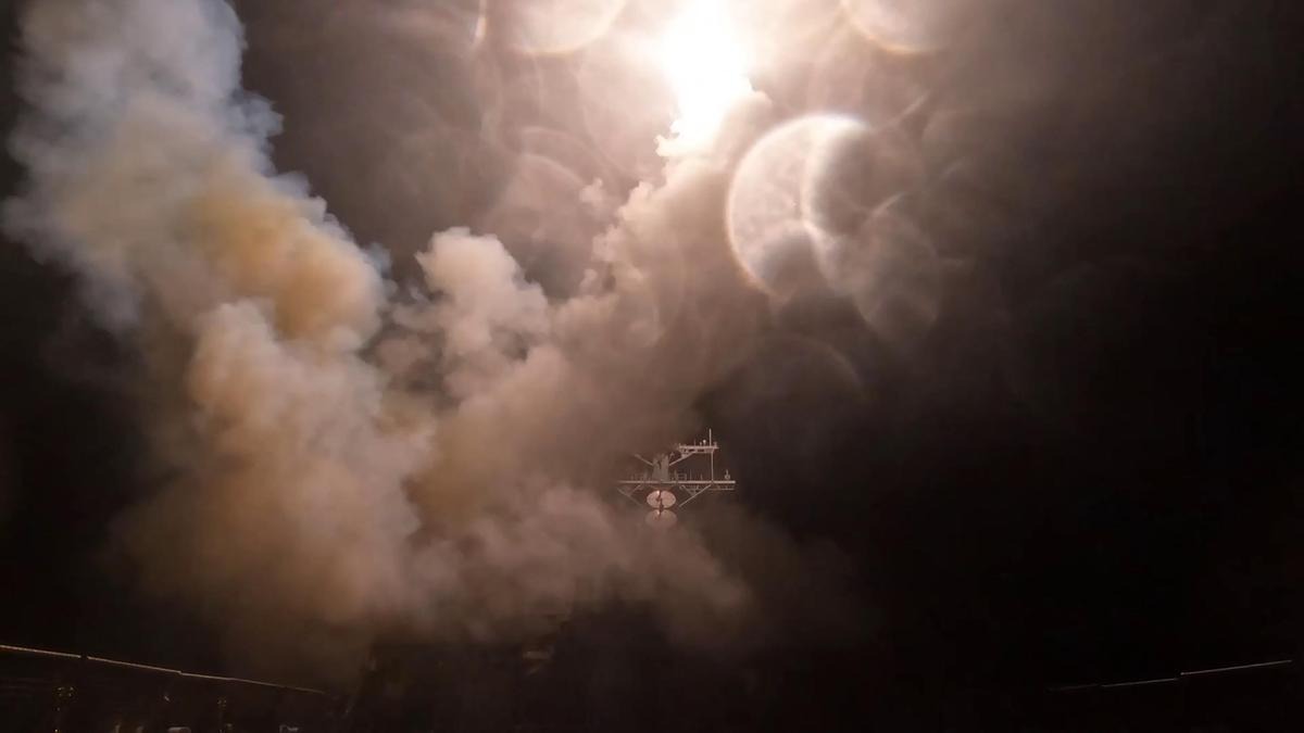 होर्मुज संकट के बीच अमेरिका-ईरान टकराव बढ़ गया है (Photo: AFP)