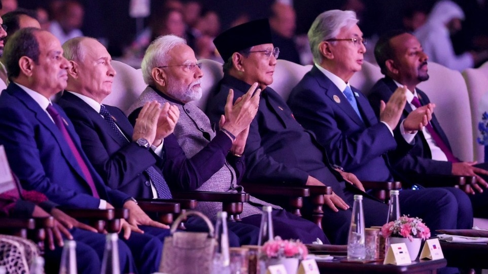 BRICS Summit 2026, Day-2: आज PM मोदी की बड़ी मुलाकातें, कई नेताओं से द्विपक्षीय बैठक... भारत मंडपम में थोड़ी देर में जुटेंगे BRICS लीडर्स