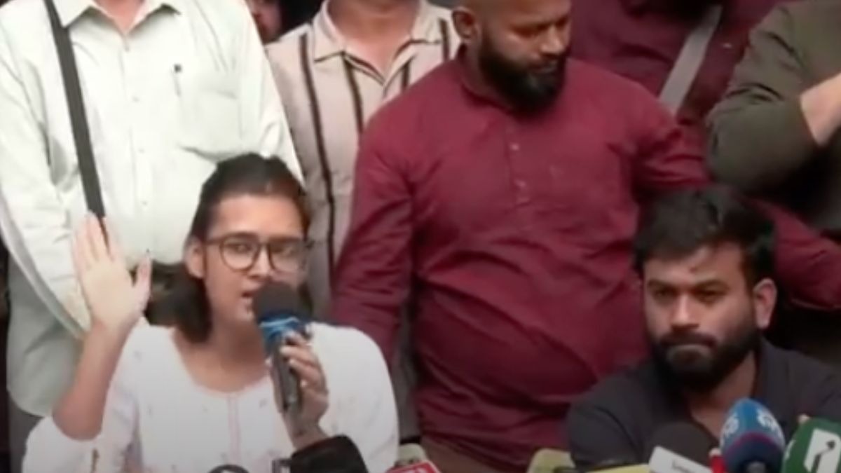 नेहा बोरा और दिपके की प्रेस कॉन्फ्रेंस में हंगामा