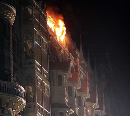 आतंकवादी हमलों से दहल उठी मुंबई