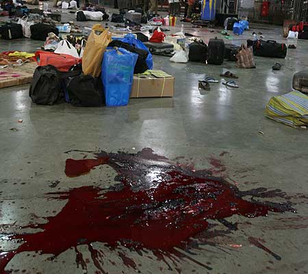 आतंकवादी हमलों से दहल उठी मुंबई