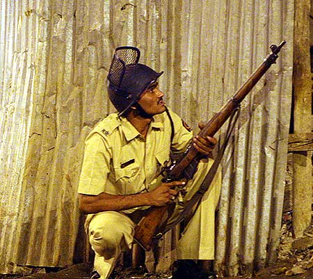 आतंकवादी हमलों से दहल उठी मुंबई