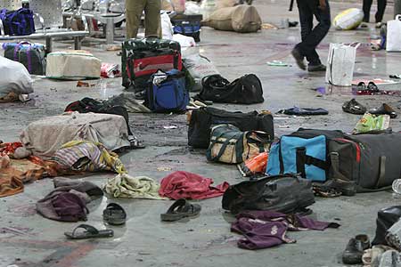 आतंकवादी हमलों से दहल उठी मुंबई