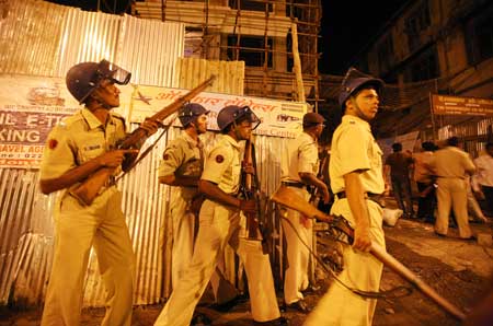 आतंकवादी हमलों से दहल उठी मुंबई