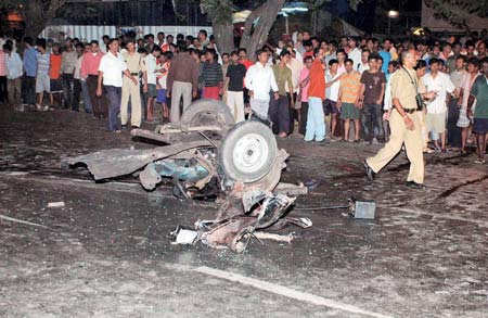 आतंकवादियों के धमाकों से दहली मुंबई