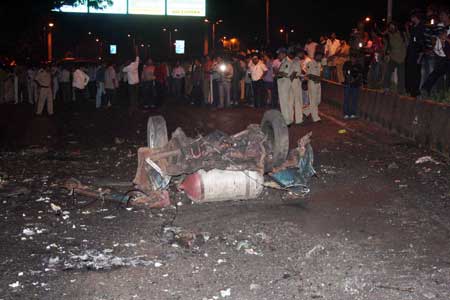 आतंकवादियों के धमाकों से दहली मुंबई