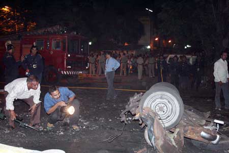 आतंकवादियों के धमाकों से दहली मुंबई