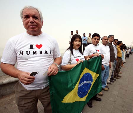 आतंकवाद के खिलाफ, साथी हाथ से हाथ बढ़ाना