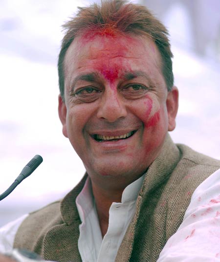 लखनऊ में मनी संजय दत्त की चुनावी होली