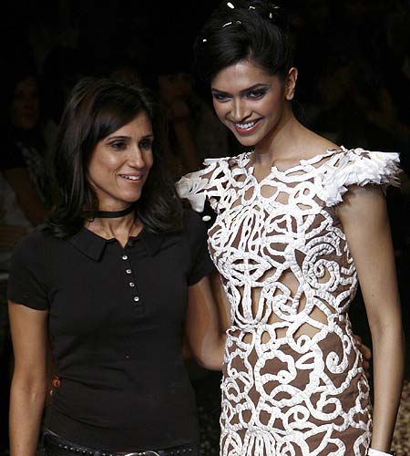 रैम्‍प पर उतरी दीपिका पादुकोण