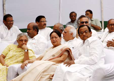 कांग्रेस ने जारी किया चुनावी घोषण पत्र