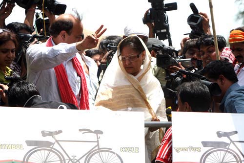 अबु आजमी के साथ चुनाव प्रचार करतीं जया बच्‍चन