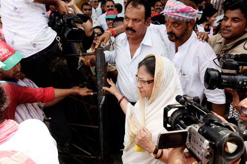 अबु आजमी के साथ चुनाव प्रचार करतीं जया बच्‍चन